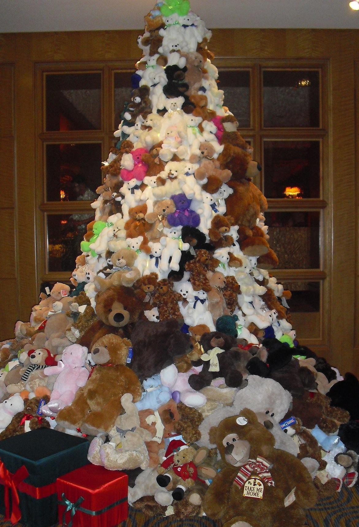 Four Seasons Hotel Boston's Teddy Bear Tree