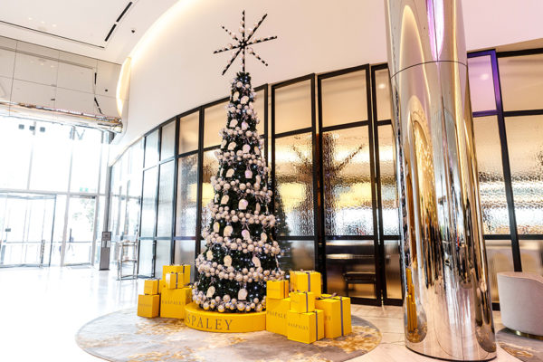 17 Beautiful Hotel Christmas Trees – Forbes Travel Guide Stories