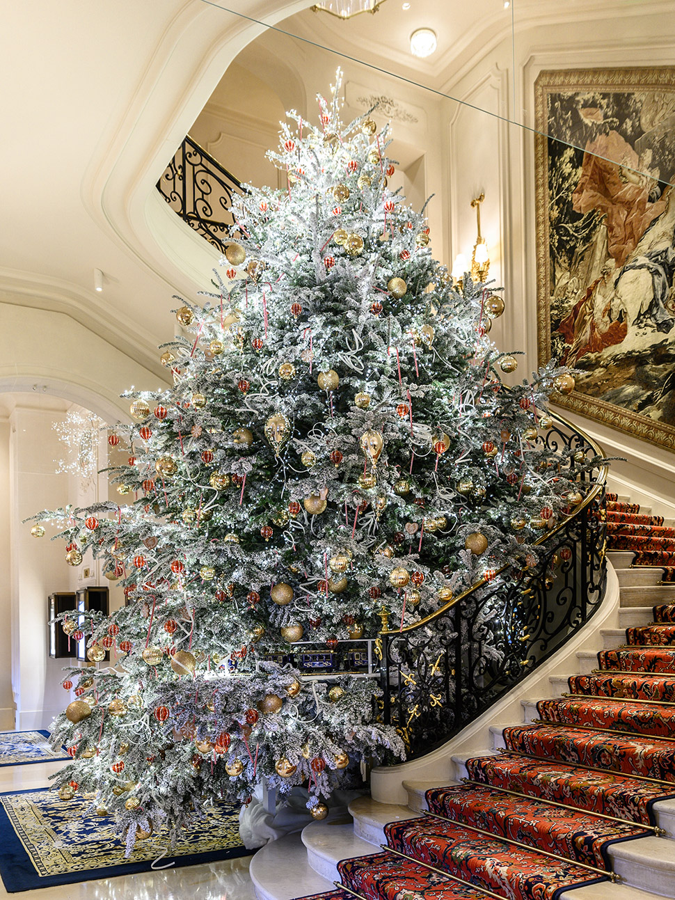 13 Dazzling Hotel Christmas Trees – Forbes Travel Guide Stories