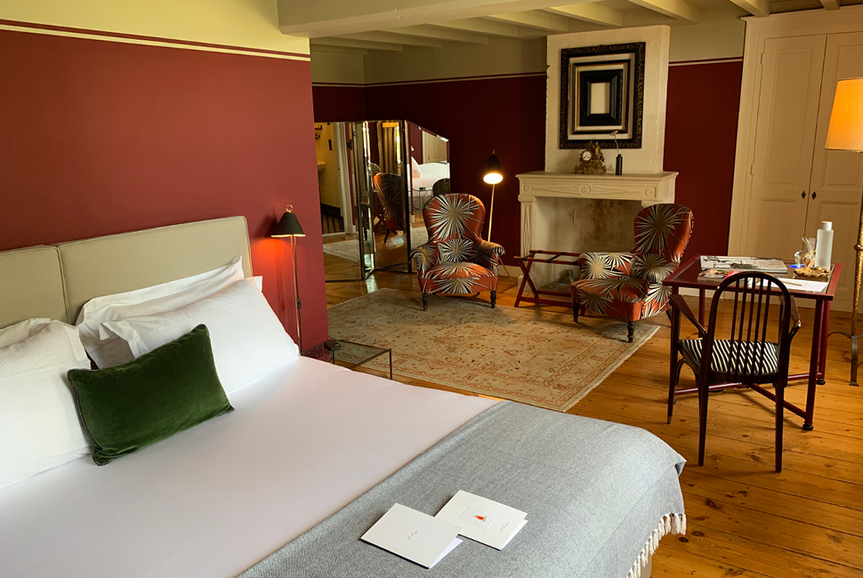 A guest room in Le Logis Cognac