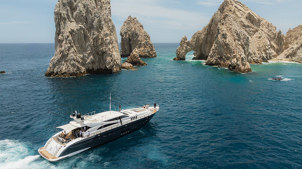 Yacht excursion to the Cabo Arch