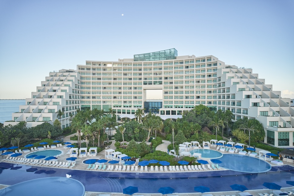 Live Aqua Beach Resort Cancun building